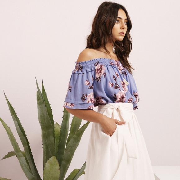 ASTR ‘Esme’ Off The Shoulder Top - Picture 1 of 6